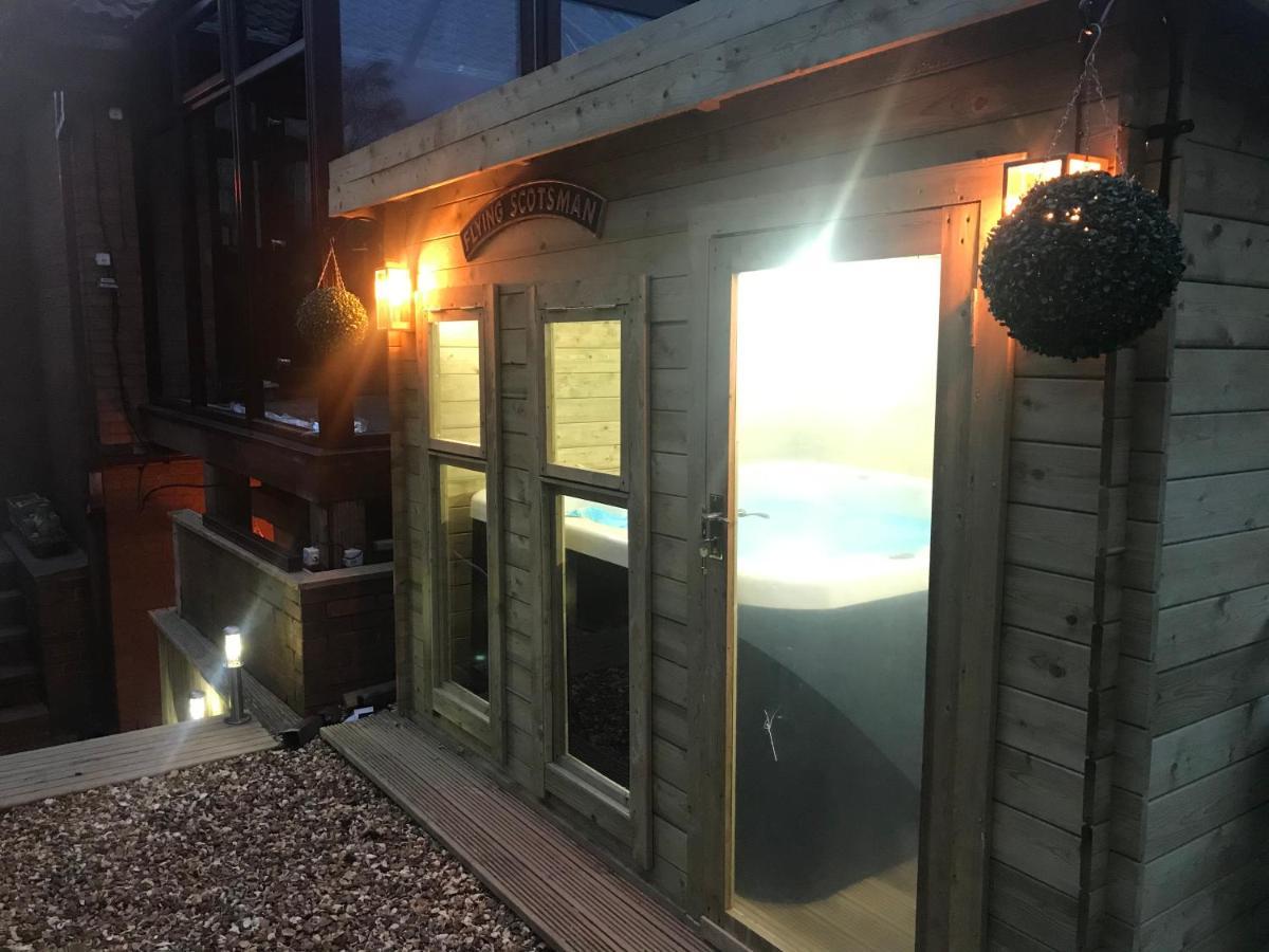 Hotel Hot Tub Hide Away Near Alton Towers Staffordshire Cheddleton Exterior foto