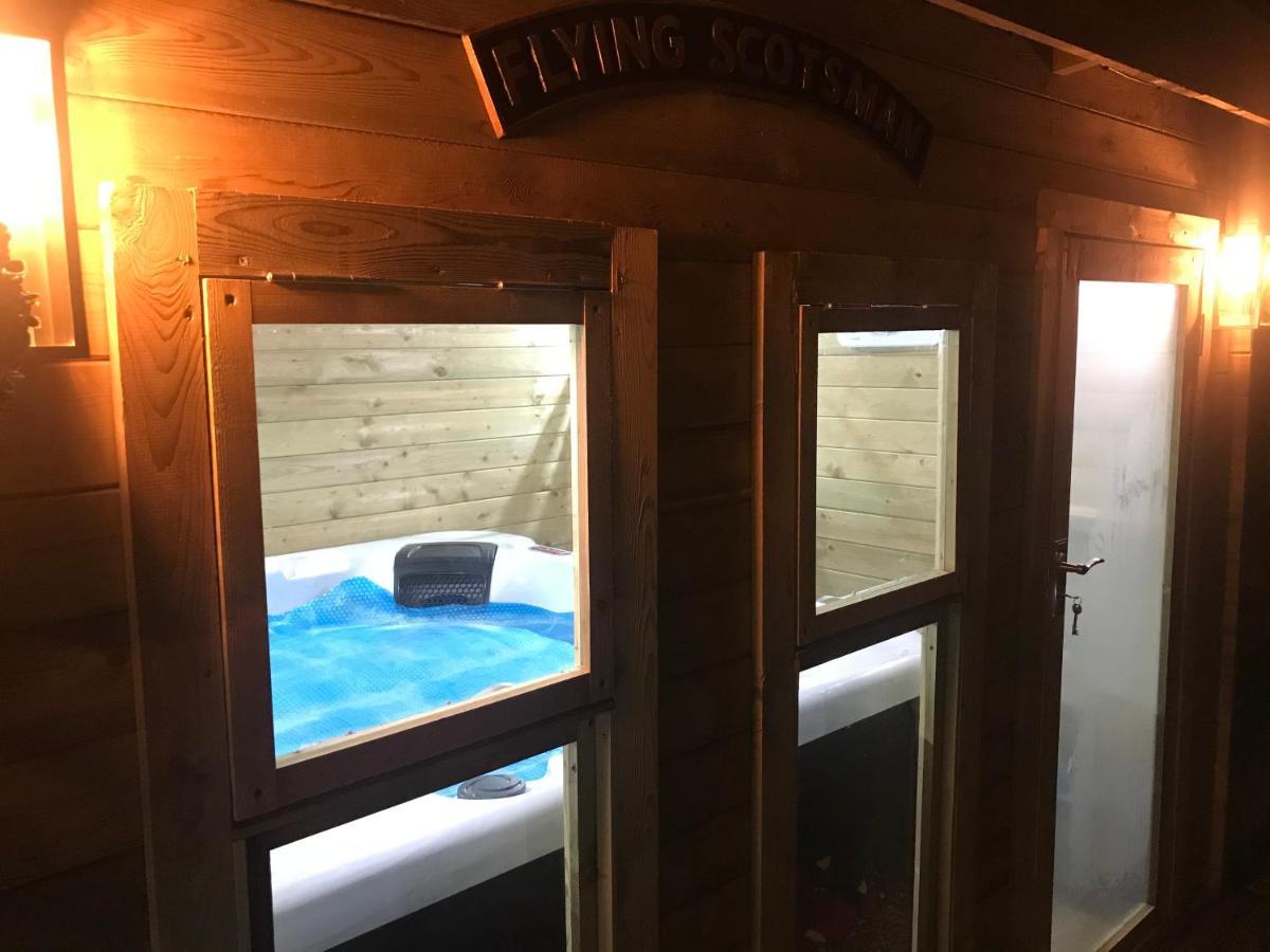 Hotel Hot Tub Hide Away Near Alton Towers Staffordshire Cheddleton Exterior foto